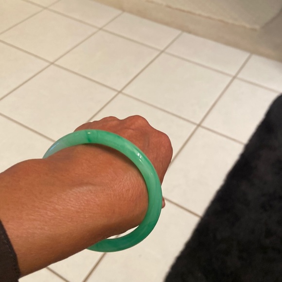 Natural Jade Bracelet - Picture 1 of 8